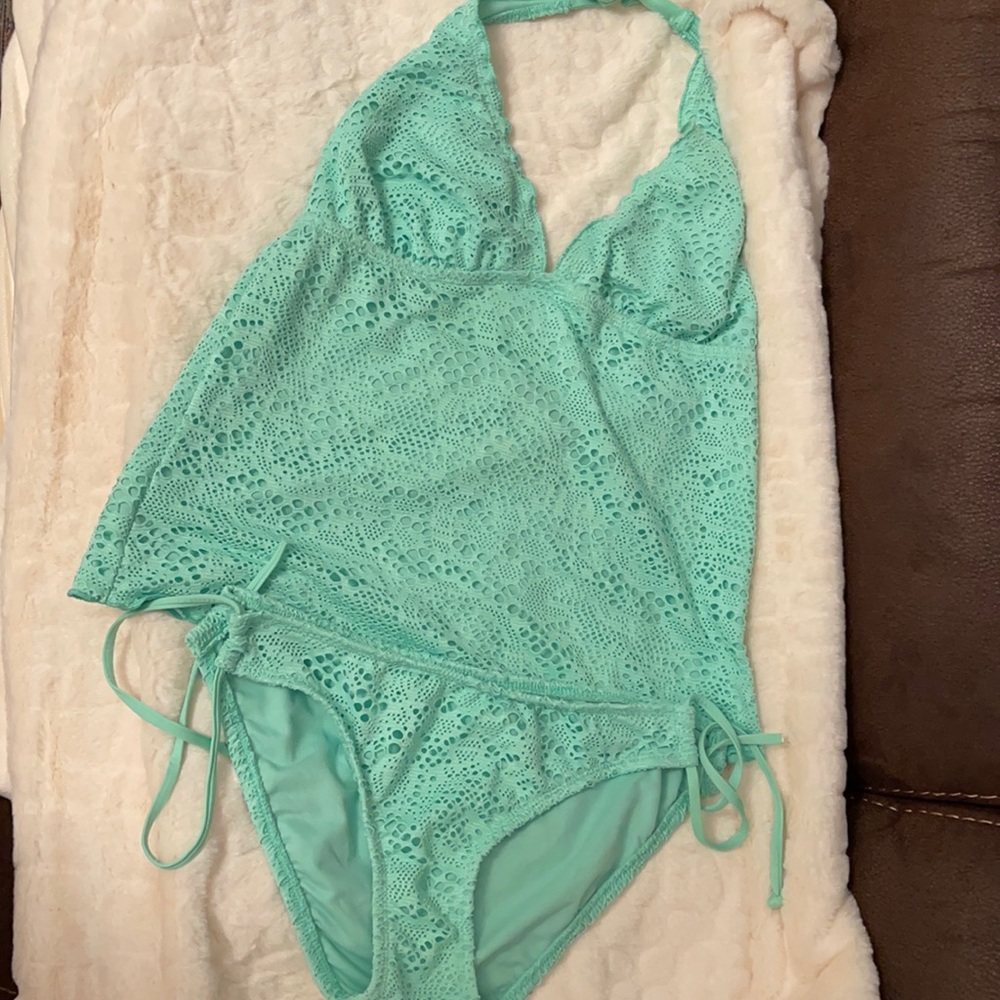 Massimo. Size M . Color light green